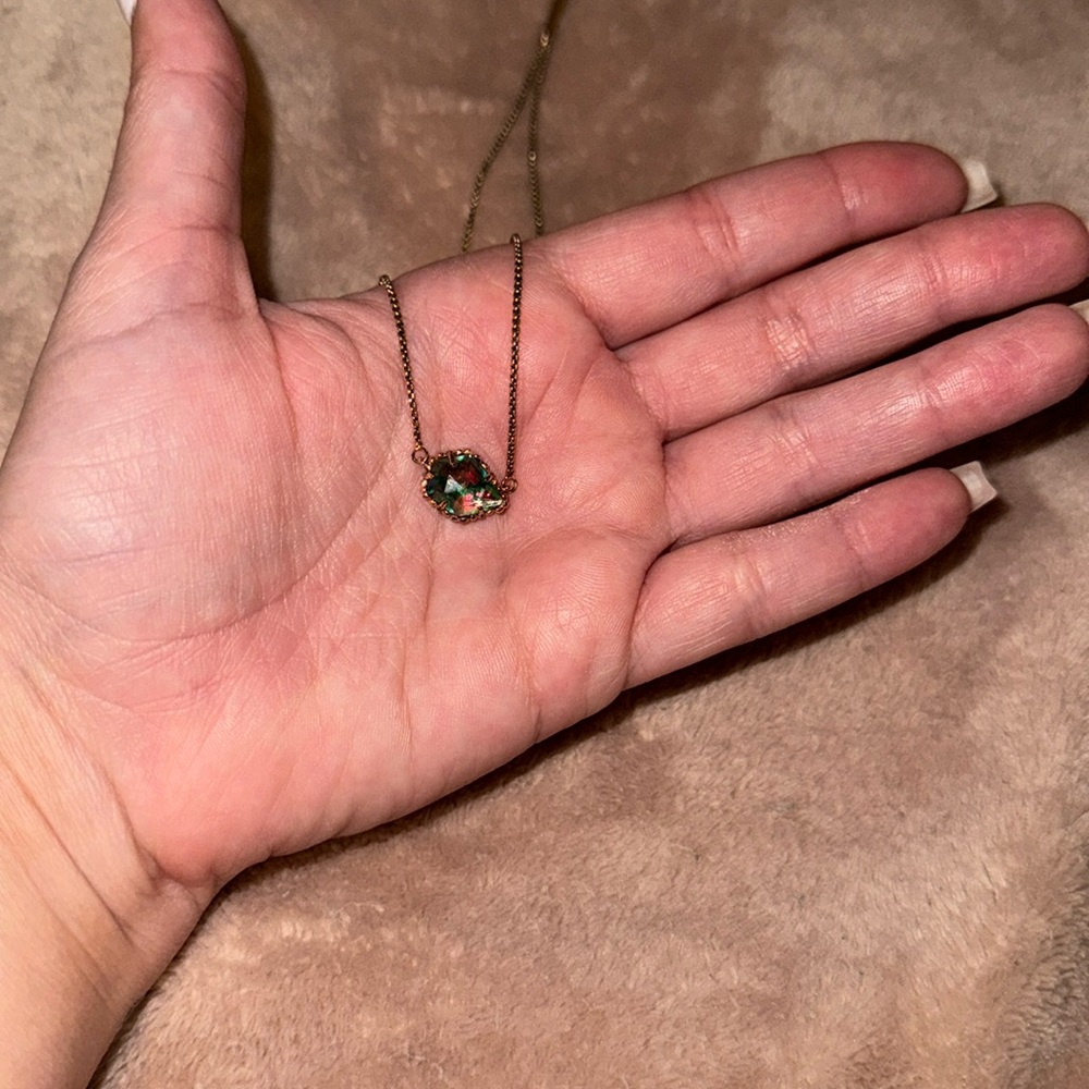 Kendra Scott necklace
